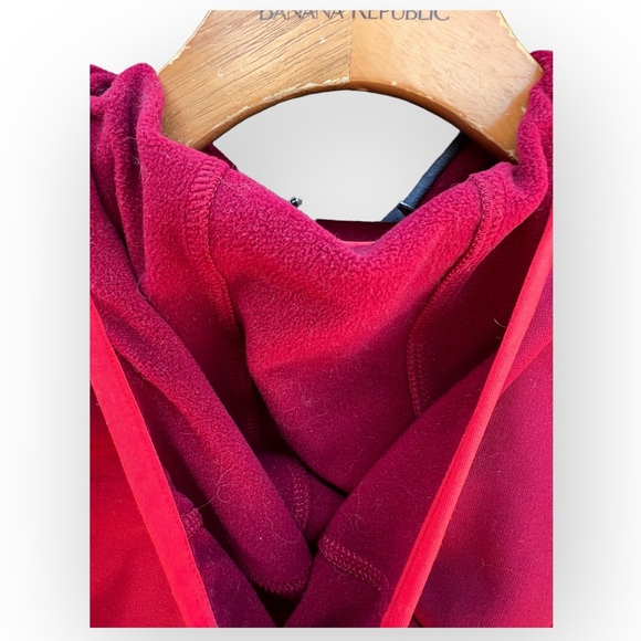 Beautiful MEC zipup ladies size small in excellent condition. - Picture 6 of 6